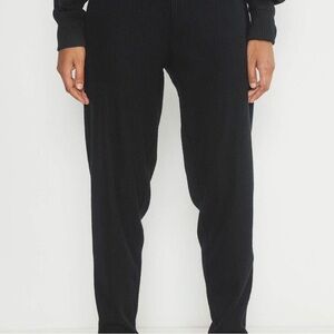 Aritzia the group escape pant